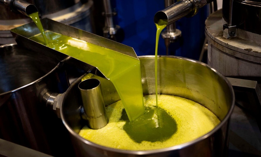 في بلاغ مشترك بين وزارتي الفلاحة والتجارة.. الابقاء على السعر المرجعي المتداول لزيت الزيتون