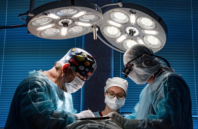 أطباء روس يستأصلون ورما يزن أكثر من 60 كلغ من بطن رجل !