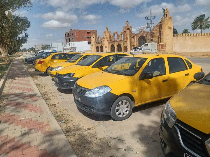 سيدي بوزيد.. إلغاء مناظرة إسناد رخص سيارات الأجرة "تاكسي فردي" بسبب أخطاء اجرائية