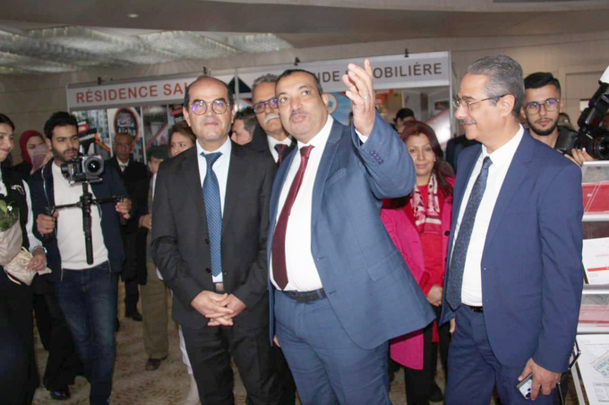 خلال فعاليات الصالون الوطني للخدمات العقارية والتمويل البنكي..   وزير التجهيز والإسكان: توجّه نحو إنجاز 1200 مسكن اجتماعي في إطار الكراء المُملك سنة 2026