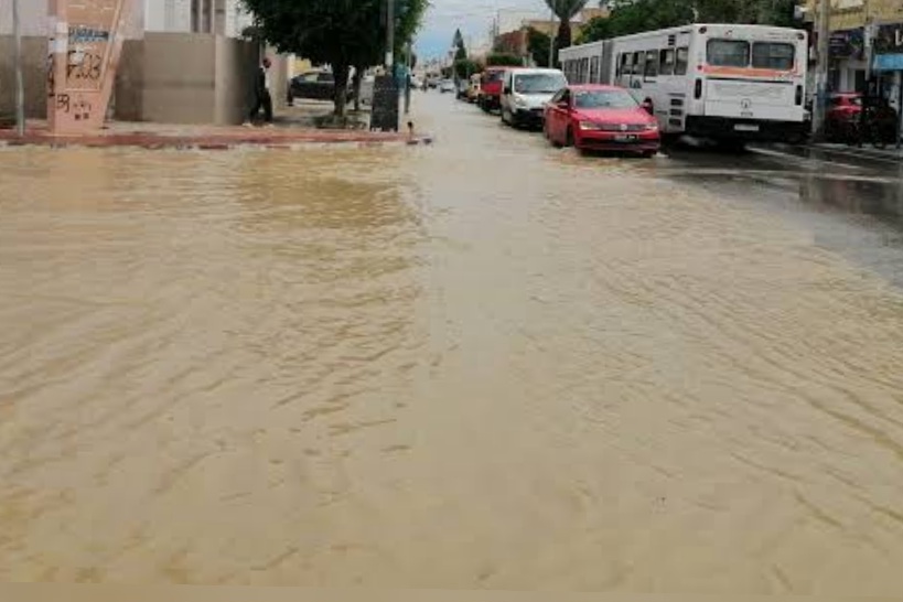 أكودة : انقطاع حركة المرور بطريق شارع الجمهورية وصولا إلى مفترق حنّبعل