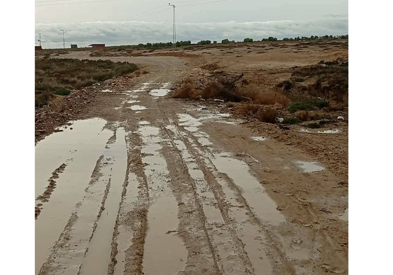 القيروان.. الأمطار تزيد من عزلة قرعة الكاهية وأهالي المنطقة يترقبون تعبيد الطريق