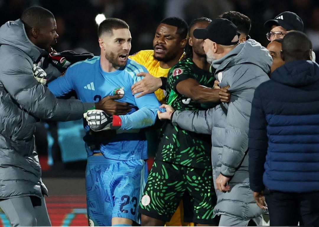 بعد أحداث مباراة نيجيريا: عقوبات قاسية في حق الاتحاد الجزائري لكرة القدم 