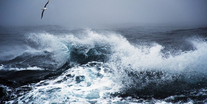 ارتفاع قياسي في حرارة المحيطات العالمية يثير قلق العلماء