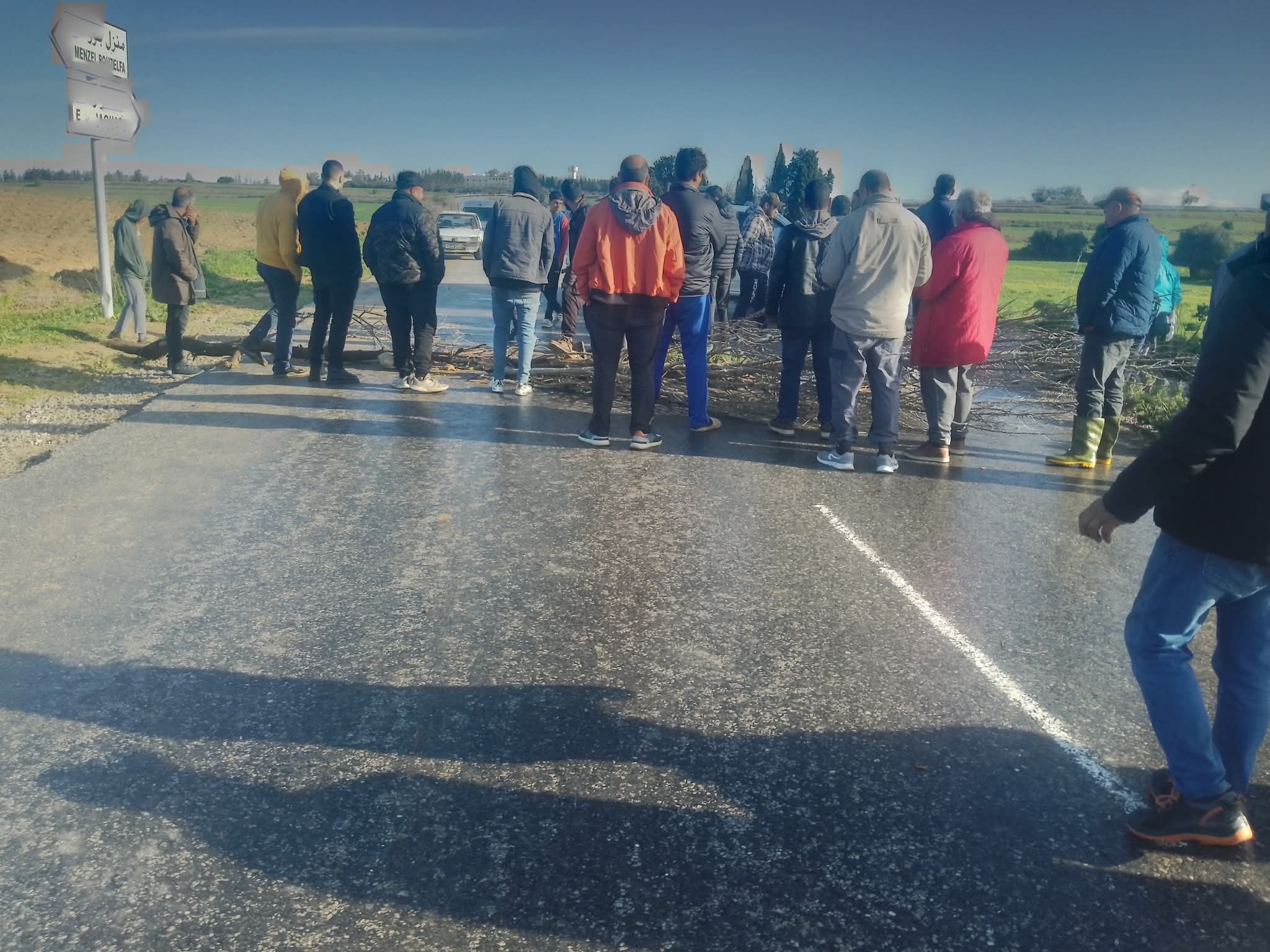 نابل/تاكلسة.. أهالي زنقو يحتجون إثر انهيار القنطرة التي تربطهم بالمناطق المجاورة 