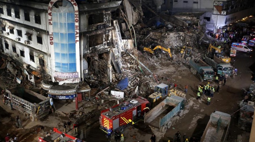  باكستان.. 67 قتيلاً في حريق بمركز تجاري