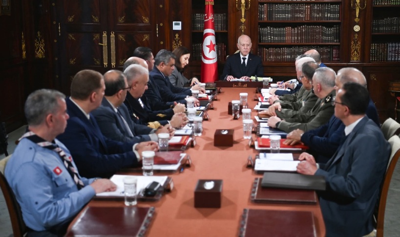  لدى اشرافه على اجتماع حول الفيضانات: رئيس الجمهورية يشدد على ضرورة العمل الفوري والميداني لمساعدة المتضرّرين في جميع الجهات