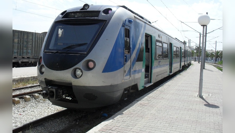 بسبب مخلفات الأمطار.. خروج ميترو الساحل عن السكة 