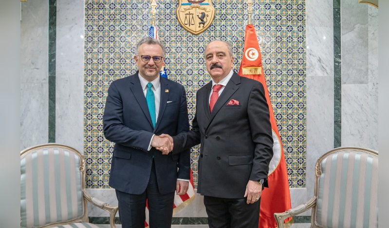 خلال لقاء وزير الخارجية.. كبير مُستشاري ترامب المكلّف بالشؤون العربية يُؤيد آلية التشاور الثلاثي حول ليبيا