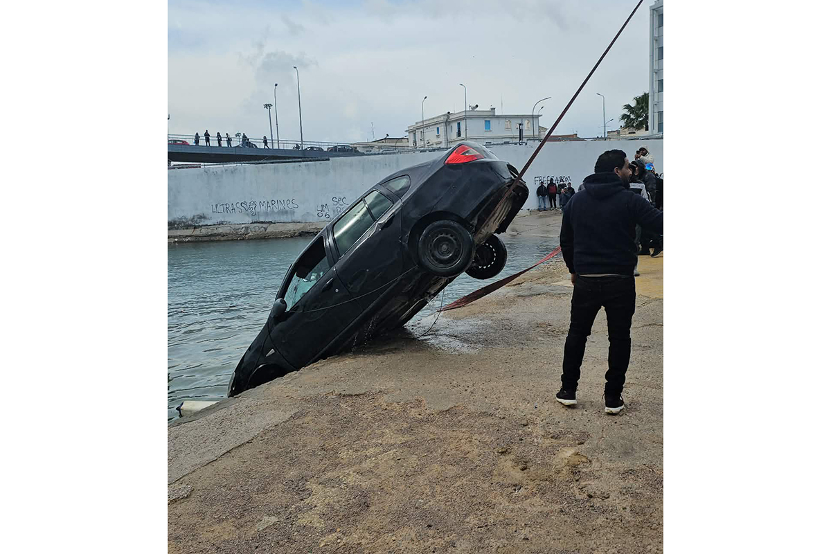 بنزرت.. سقوط سيارة في "البطاح" (صور)