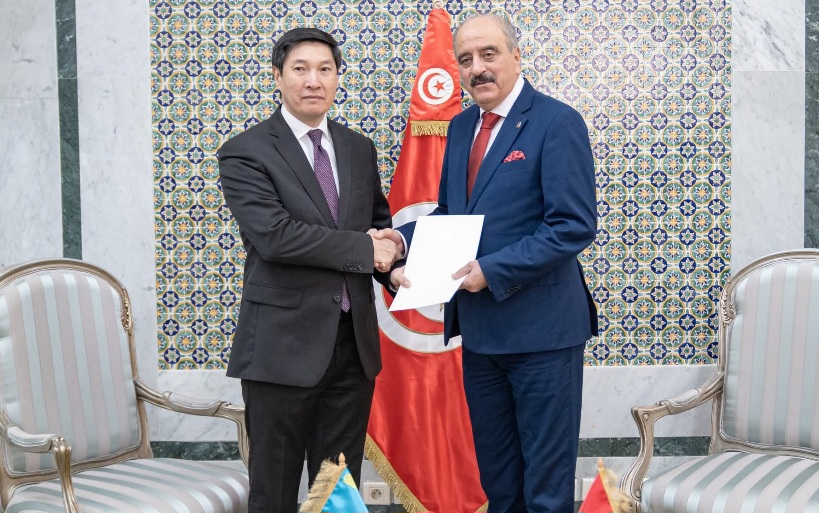 وزير الخارجية يتسلم أوراق اعتماد السفير الجديد لجمهوريّة كازاخستان بتونس