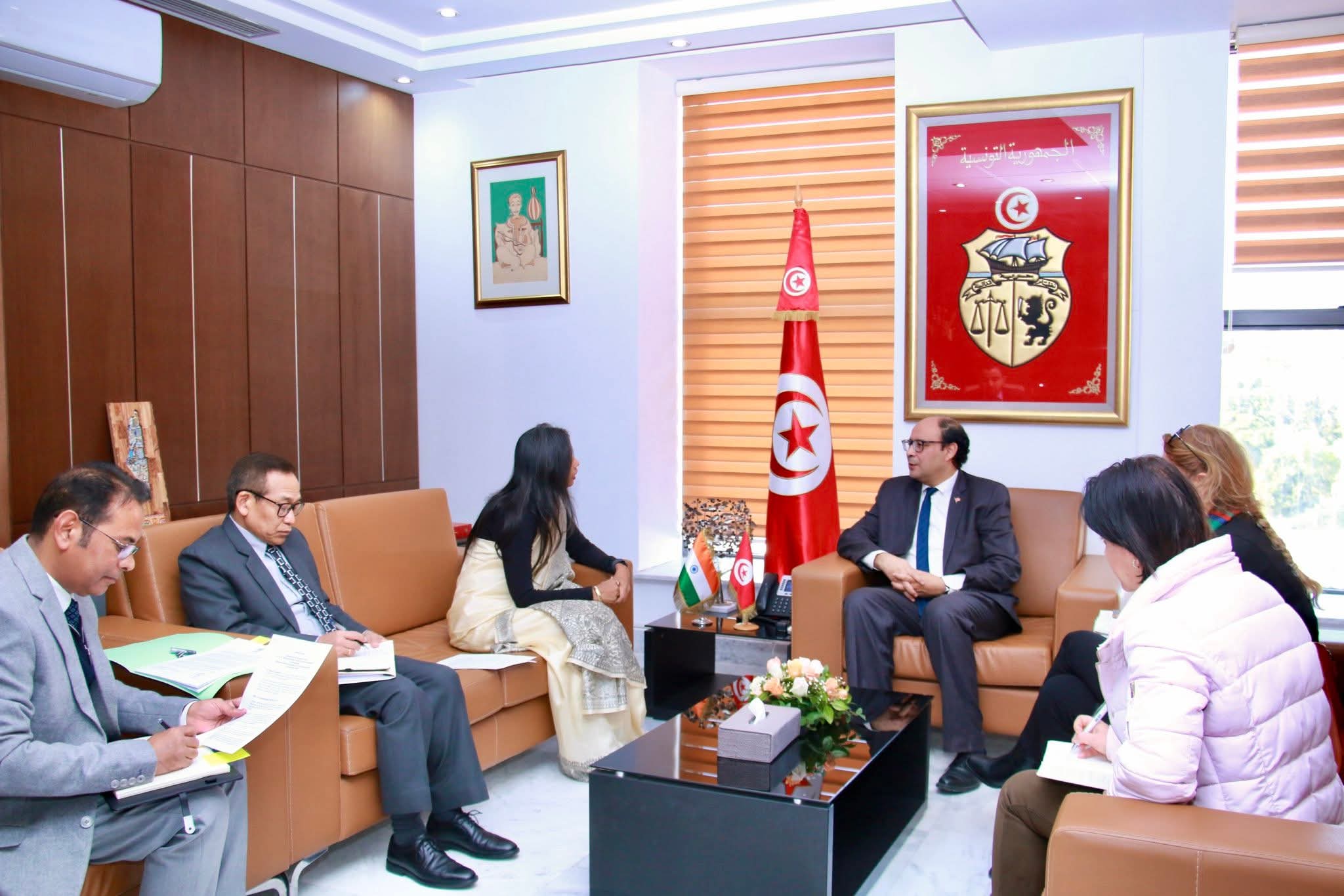 تعزيز التعاون التونسي الهندي في المجال الرقمي محور لقاء وزير تكنولوجيات الاتصال بسفيرة الهند 