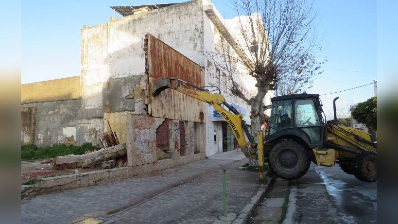  منزل بورقيبة.. هدم جدار متداع للسقوط