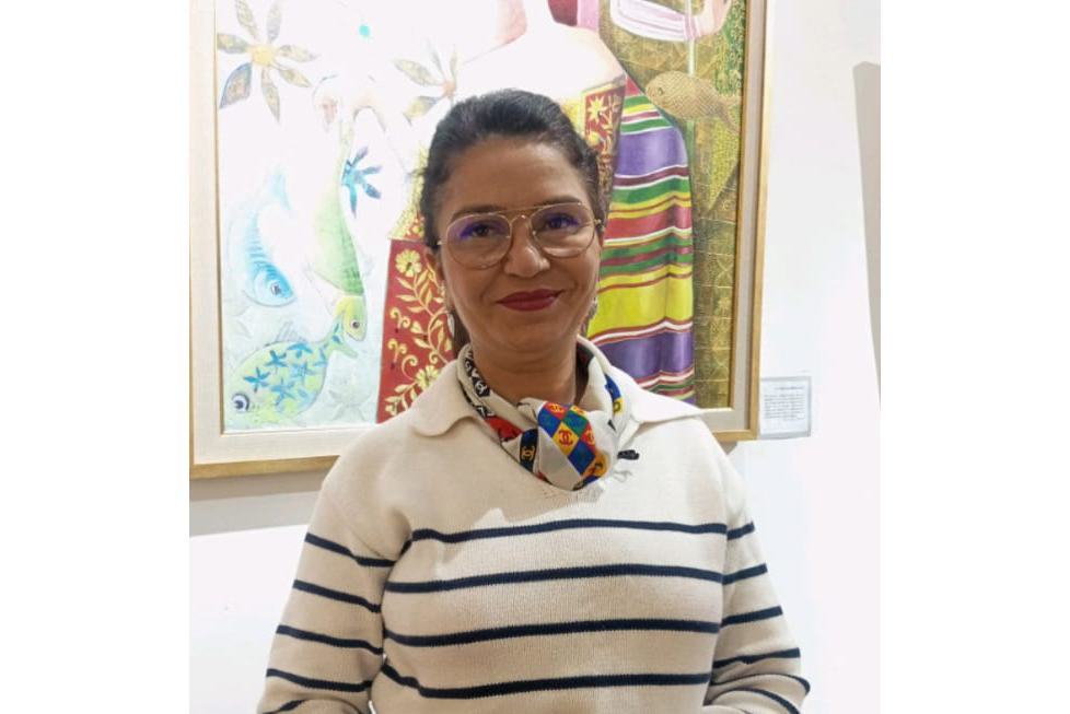  الفنانة التشكيلية فيروز بوجدي لـ"الصباح نيوز" : لوحاتي تعكس تشبثي بهويتي واعتزازي بالموروث اللامادي لمدينة صيادة