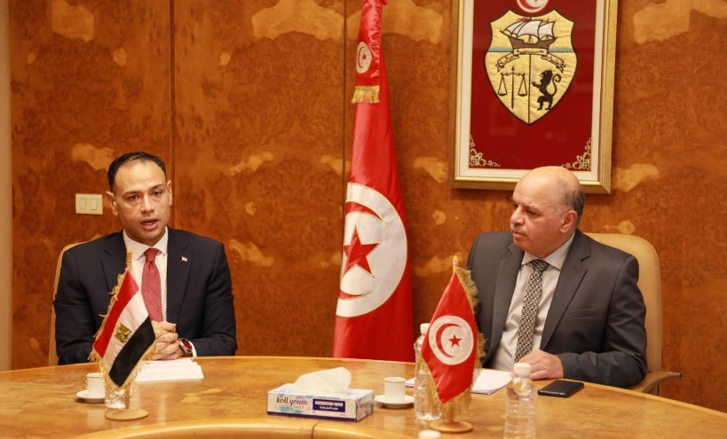 وزير النقل يؤكد في لقائه بسفير مصر لدى تونس على التسريع في تنفيذ الاتفاقيات الثنائية في مجال النقل