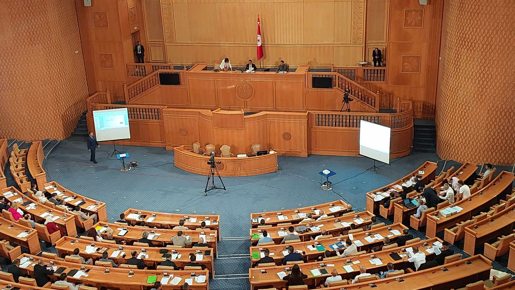 من أجل اعادة ترتيب البيت الداخلي.. نواب  المجلس الوطني للجهات والأقاليم يتخلون عن لائحة سحب الثقة 