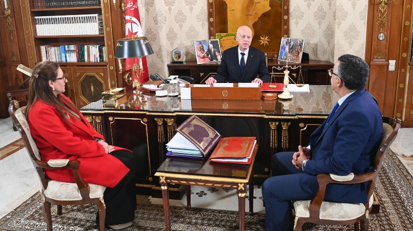  رئيس الجمهورية: يجب وضع حدّ لموضوع الأملاك المصادرة.. ولا مجال للتفريط في أيّ ملّيم هو من حقّ الشّعب التونسي