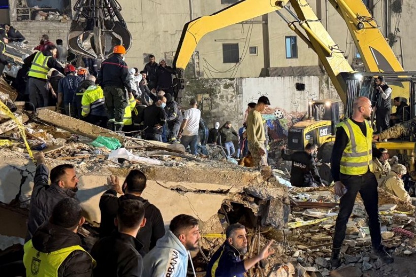 9 قتلى بانهيار مبنى سكني في طرابلس بلبنان