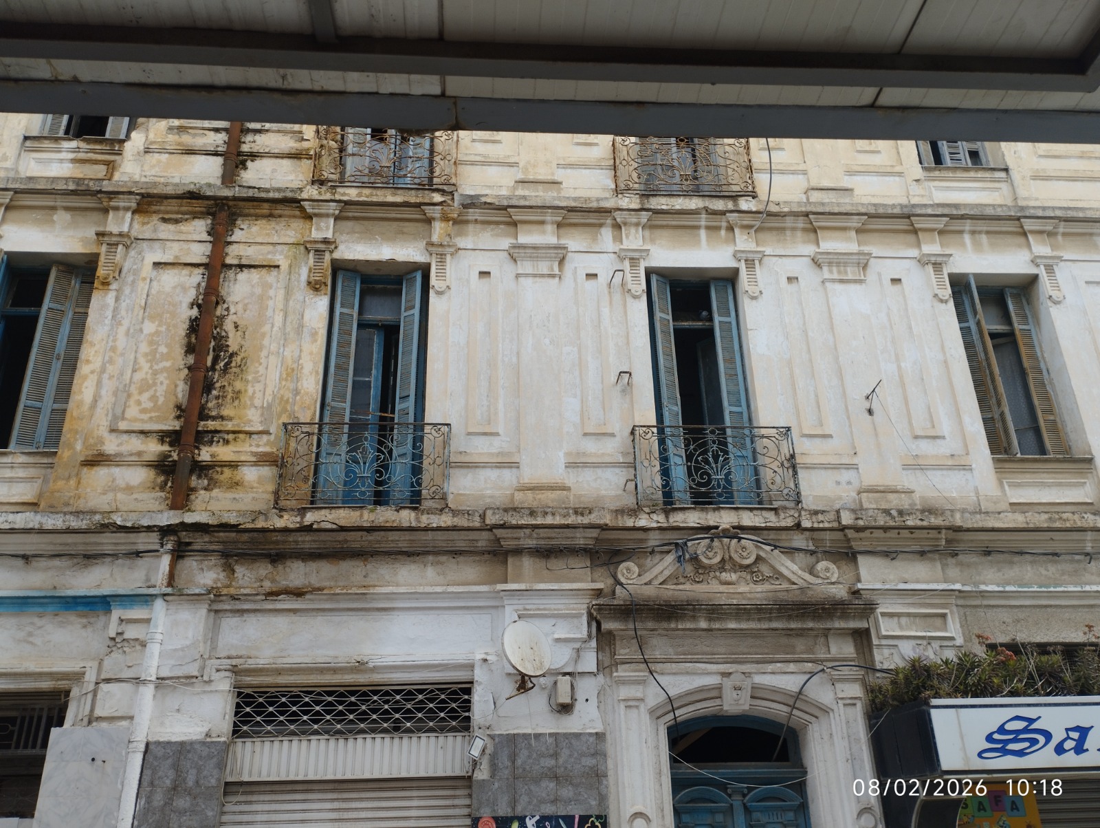 قلب بنزرت "يحتضر".. عمارة متداعية وسوق مهدّم ومواطن يدفع الثمن