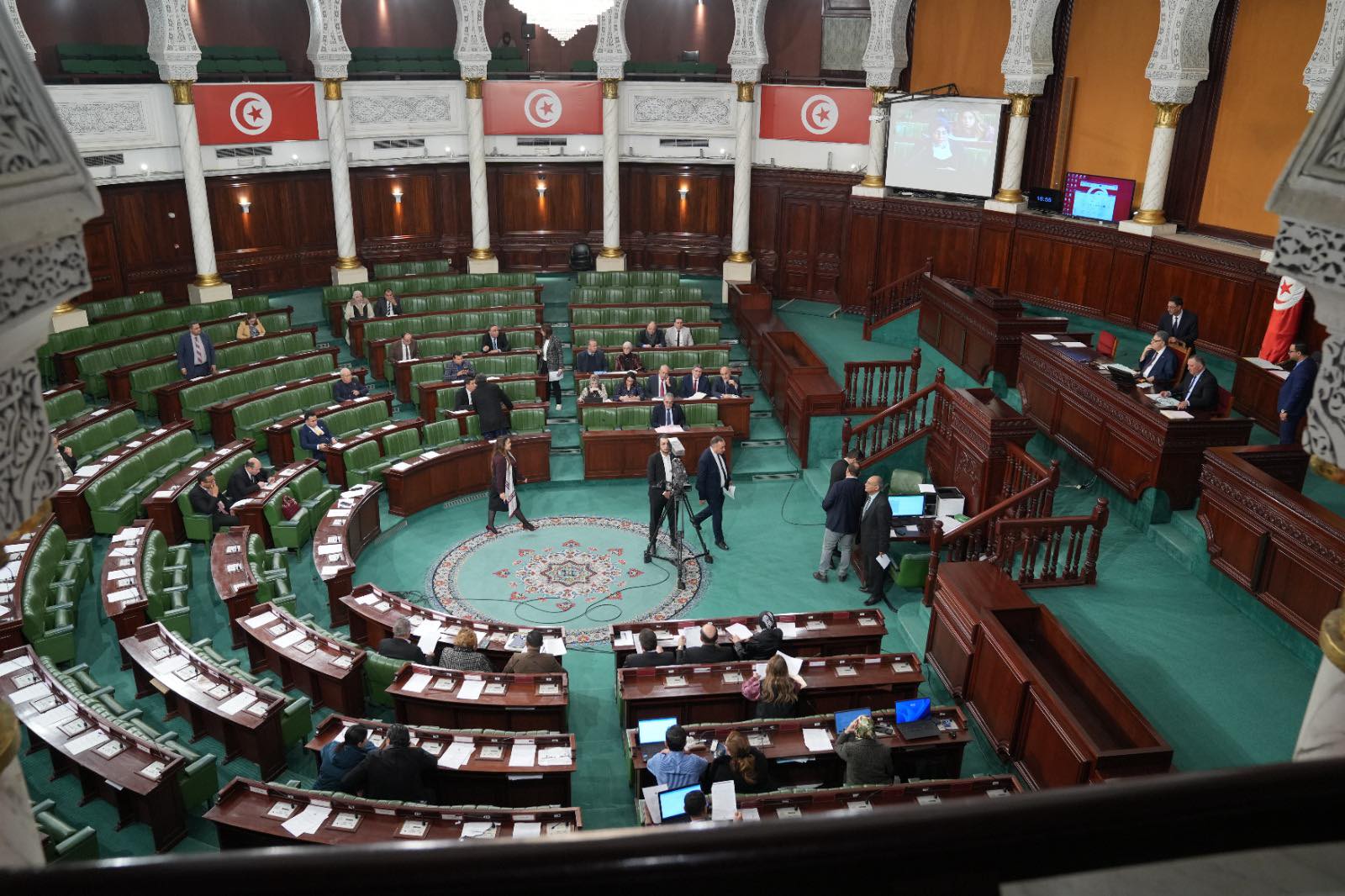 البرلمان يصادق على مشروعي قانوني اتفاقيتي قرضين