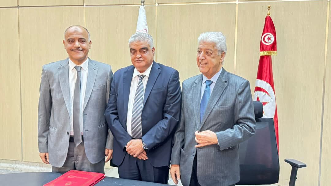 التلفزة التونسية توقّع عقود شراكة مع جامعتي الكرة الطائرة وكرة اليد