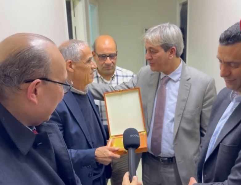 مكتب الرابطة يكرّم هشام المناعي 