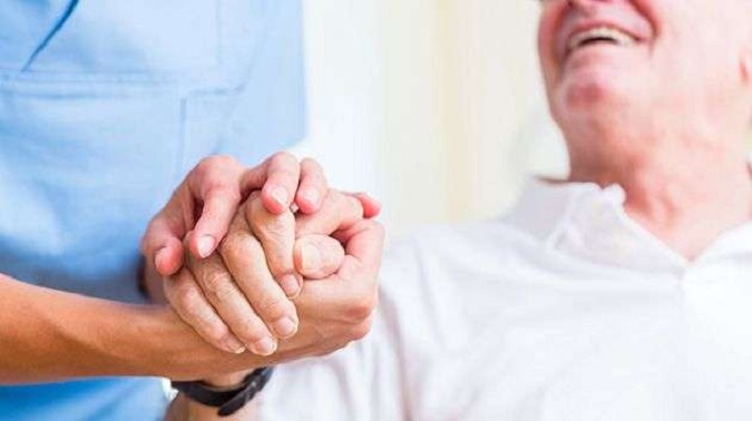 شملت دور الرعاية وطب الشيخوخة..   رغم الإجراءات.. تحديات اجتماعية وصحية أمام كبار السن