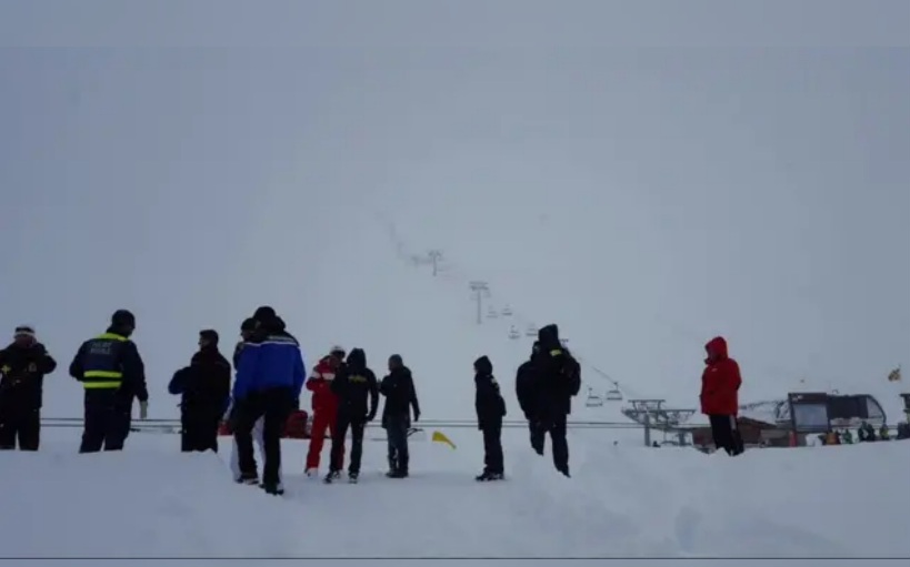 فرنسا.. مقتل 3 متزلجين في انهيار جليدي بمنتجع