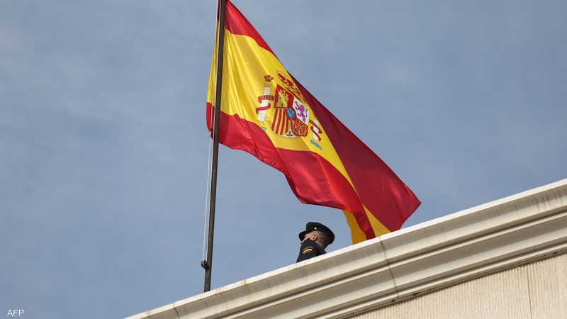 عكس التيار الأوروبي.. إسبانيا تقترب من تسوية أوضاع مليون مهاجر