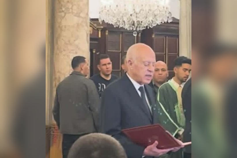 رئيس الجمهورية يتحول إلى جامع الزيتونة وتوجه من هناك بالتهنئة إلى الشعب التونسي بمناسبة حلول رمضان 