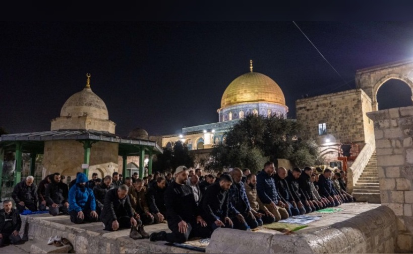  60 ألف مصلٍّ يُؤدون التراويح في المسجد الأقصى