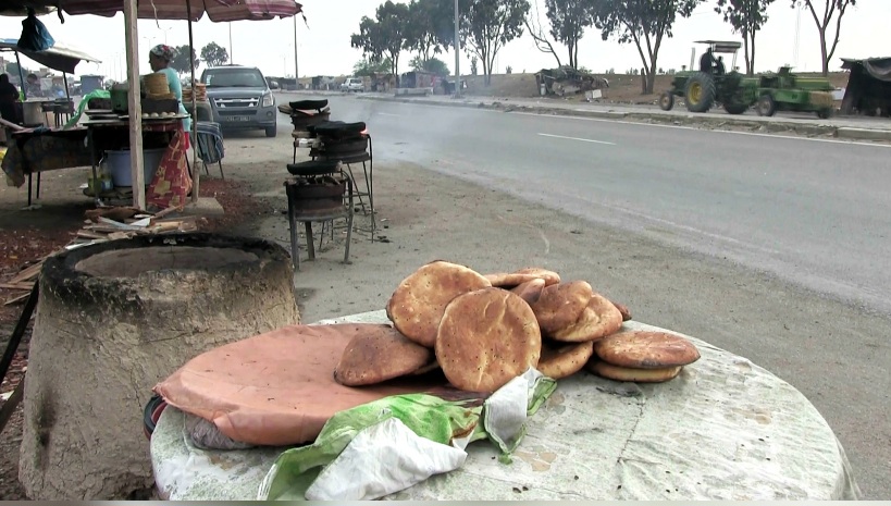 منوبة.. تركيز نقاط بيع خبز "طابونة" مهيّأة ومنظّمة لبائعات من أسر معوزة