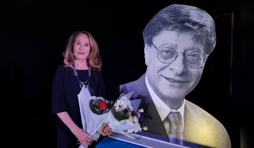 بين ريتا وعيوني بندقية".. رحيل آخر فصل في قصة "حب محمود درويش المستحيل"