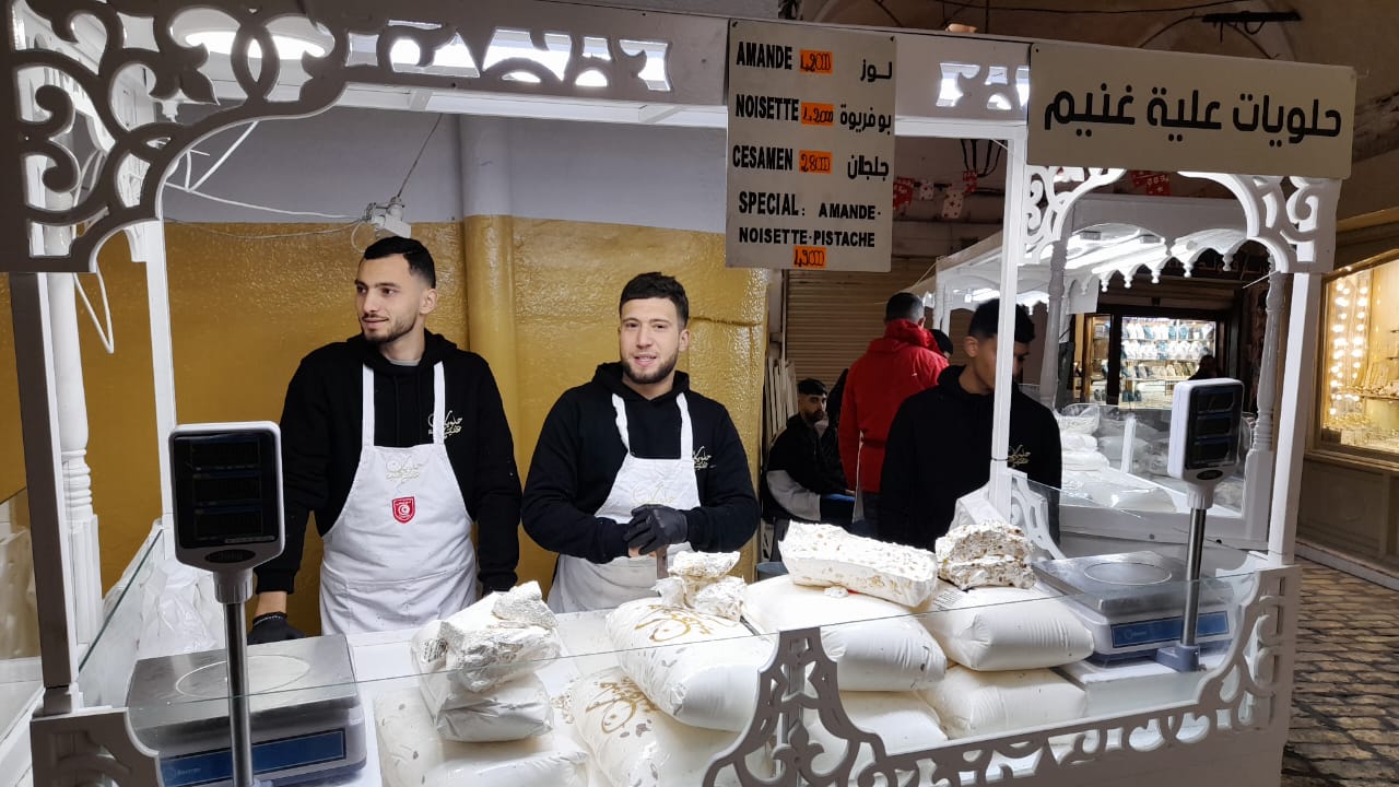 سوسة..حلوى النّوقا تُحلّي سهرات رمضان رغم شطط أسعارها وتمدّ في حبل العِشرة والمودّة سوسة..حلوى النّوقا تُحلّي سهرات رمضان رغم شطط أسعارها وتمدّ في حبل العِشرة والمودّة