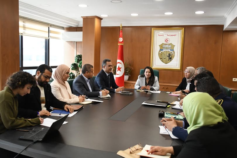  قطاع النسيج والملابس.. بحث تبسيط إجراءات الحصول على ترخيص لفتح واستغلال مؤسسة مرتبة