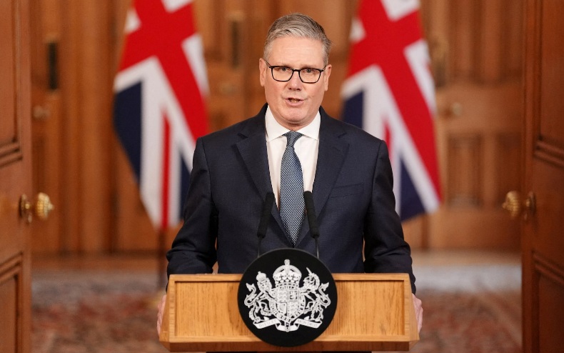  "ستارمر" يؤكد عدم مشاركة بريطانيا بالضربات الأمريكية-الإسرائيلية على إيران