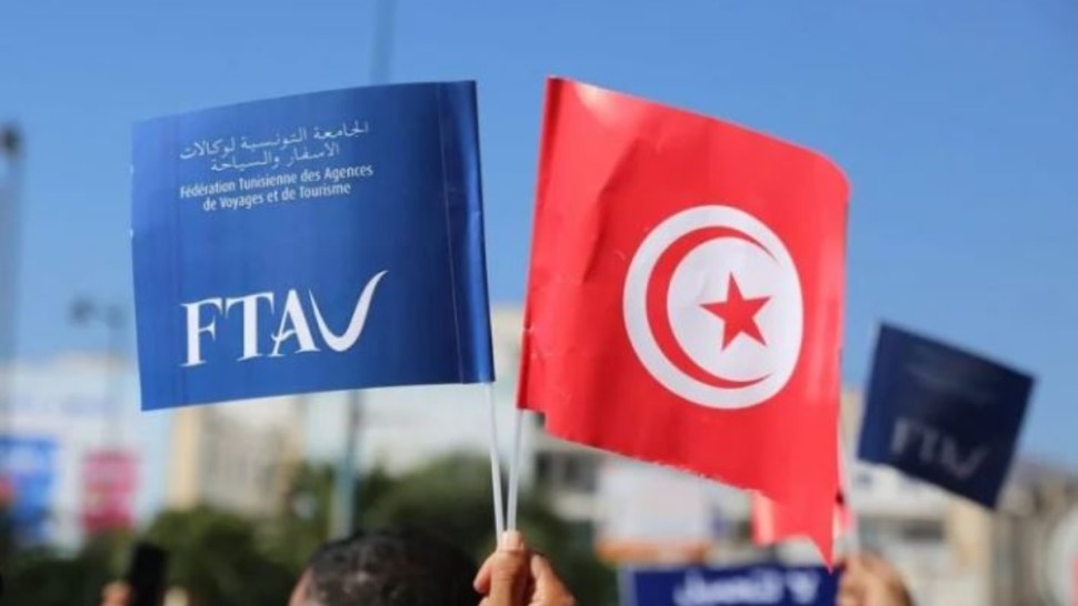 إثر تطور الأوضاع بالشرق الأوسط.. جامعة الأسفار تتدخل لعودة المُعتمرين