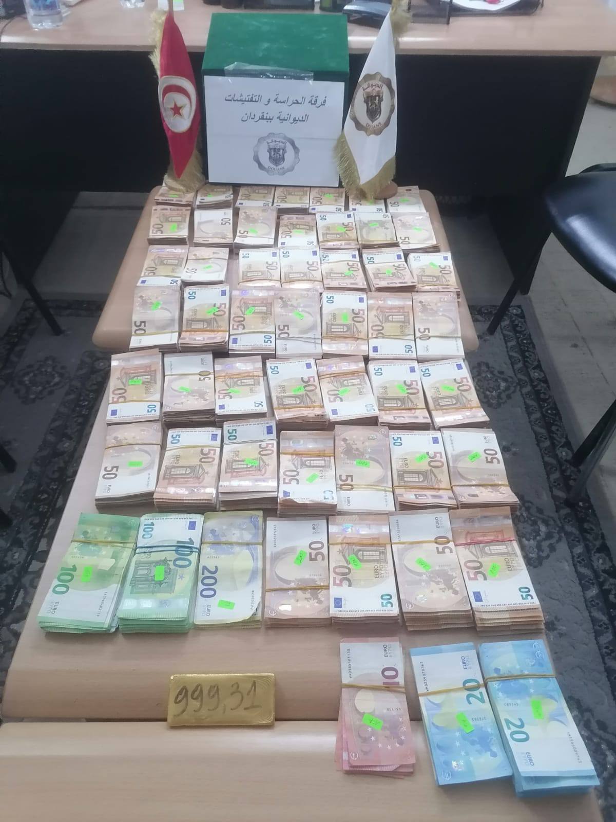 بن قردان.. حجز مبالغ من العملة الأجنبية المهربة وكمية من الذهب بقيمة 2.6 مليون دينار
