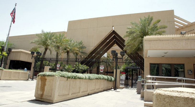 السفارة الأمريكية بالرياض تعرضت لهجوم بمسيرتين وترمب يتوعد