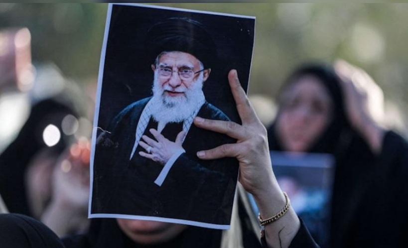 إعلام رسمي: الإيرانيون يلقون نظرة الوداع على خامنئي لثلاثة أيام