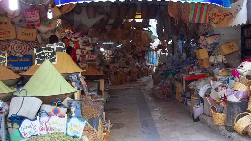 قابس.. سوق الحنة يستعيد صورته المشرقة