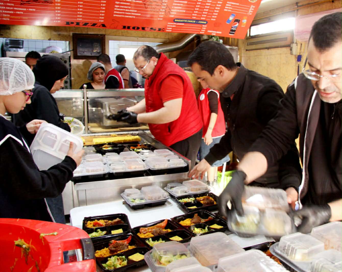 للموسم السابع.."مائدة الخير بأريانة" تسعد عائلات بوجبات الإفطار والسحور طيلة شهر رمضان