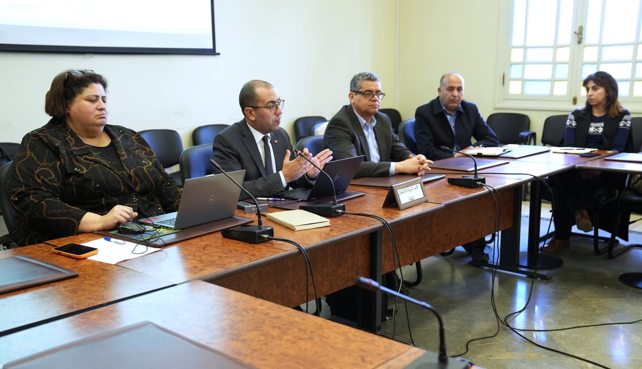 كاتب الدولة للانتقال الطاقي يؤكد استعداد تونس لمجابهة ارتفاع اسعار النفط