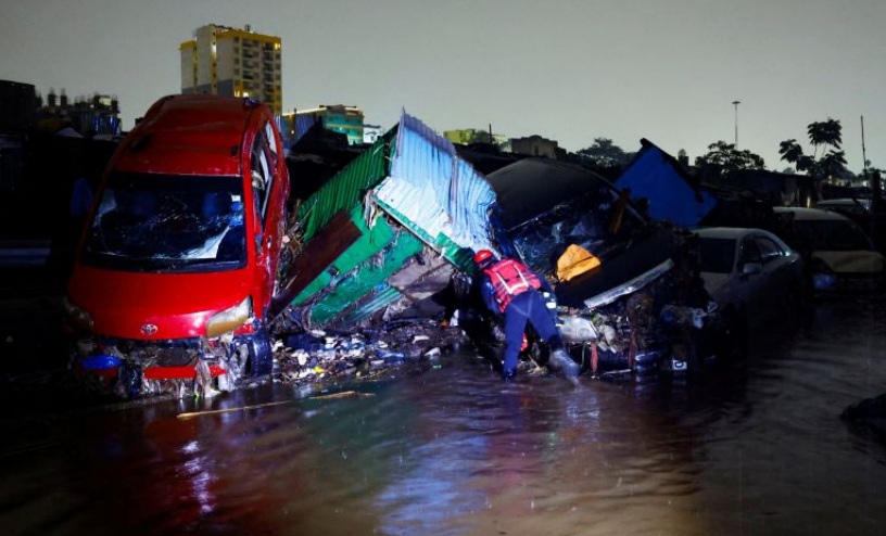 فيضانات تودي بحياة 23 شخصا وتشل العاصمة الكينية