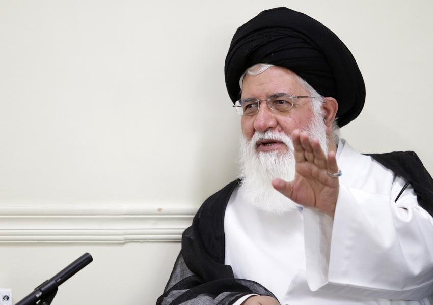 عضو بمجلس الخبراء الإيراني يؤكد انتخاب مرشد جديد