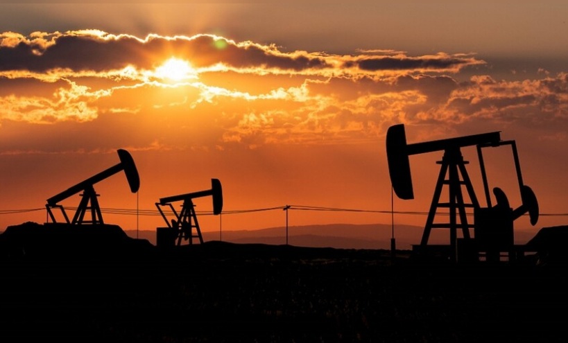 العقود الآجلة تصعد إلى 111 دولارا وتقترب من حاجز 120 دولارا للبرميل