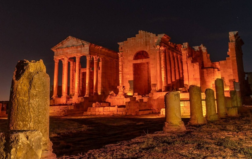 سبيطلة عند الغروب.. حين يكتب الضوء فصلاً جديدًا من ذاكرة الحجر