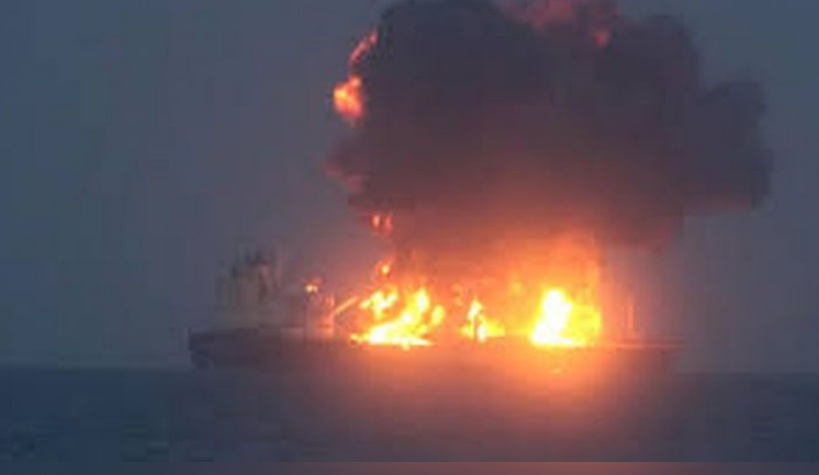 العراق.. إنقاذ طاقم ناقلة نفط أجنبية تعرضت لهجوم بالمياه الإقليمية