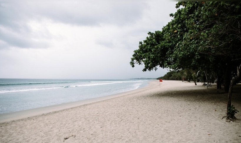 إندونيسيا.. مئات السياح عالقون في بالي على خلفية حرب إيران