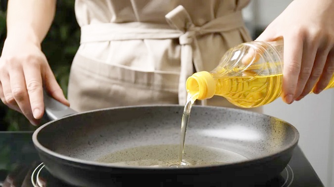 استهلاكها يرتفع بنسبة 30 % خلال شهر رمضان..   الزيوت المستعملة.. تثمينها يخلق مواطن شغل ويحافظ على البيئة